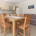 Three-bedroom In Dugogabe Dugobabe