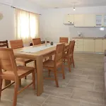 Three-bedroom In Dugogabe