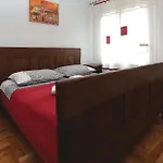 Three-bedroom In Dugogabe 펜션 Dugobabe