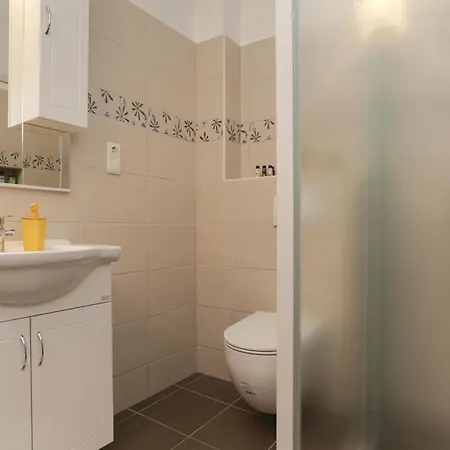 Three-bedroom In Dugogabe Casa vacanze *