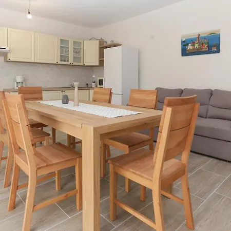 Three-bedroom In Dugogabe Dugobabe