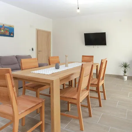 Three-bedroom In Dugogabe Casa vacanze