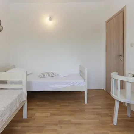 Three-bedroom In Dugogabe Casa vacanze *