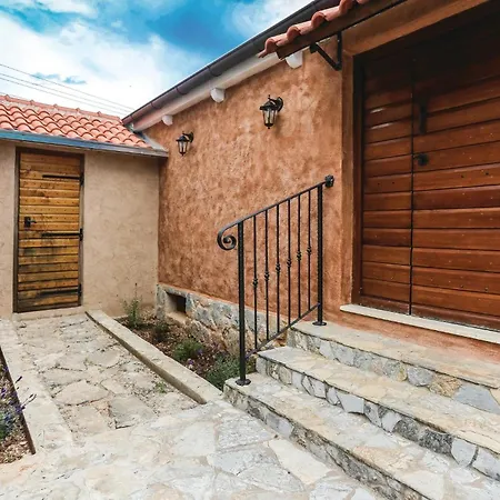 Three-bedroom In Dugogabe