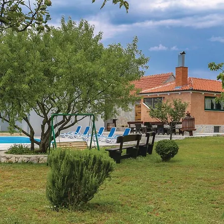 Three-bedroom In Dugogabe * Dugobabe