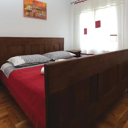 Three-bedroom In Dugogabe Casa vacanze Dugobabe