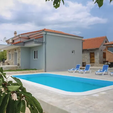 Three-bedroom In Dugogabe Dugobabe