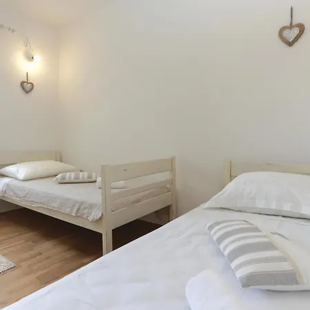 Three-bedroom In Dugogabe *