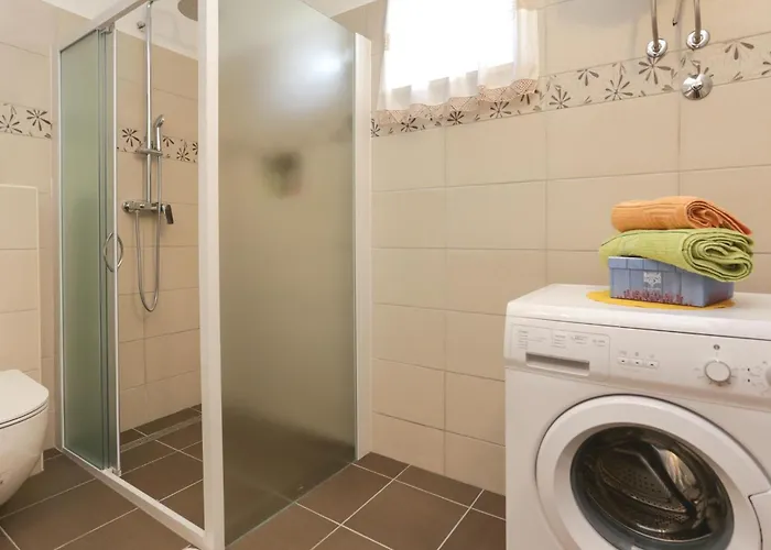 Three-bedroom In Dugogabe