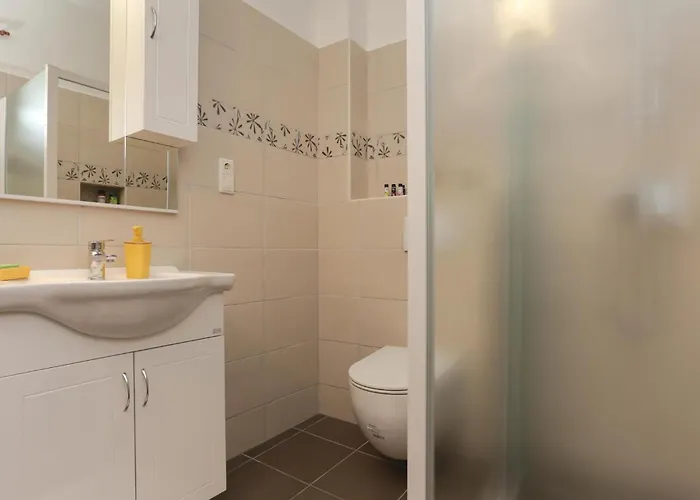 Three-bedroom In Dugogabe 度假居 *