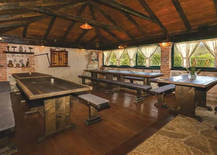 Three-bedroom In Dugogabe