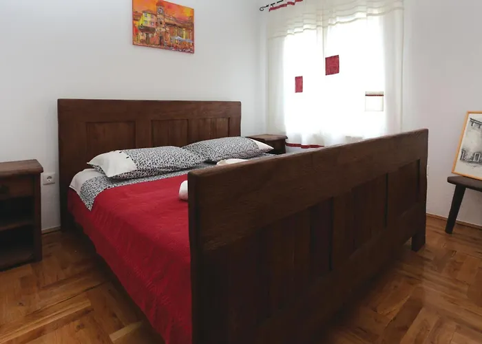 Three-bedroom In Dugogabe 度假居 Dugobabe