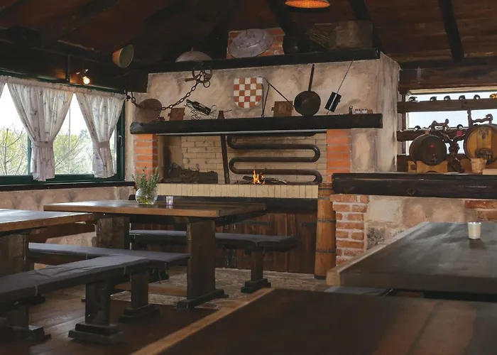 Three-bedroom In Dugogabe 度假居 *